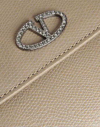 Valentino — e-commerce